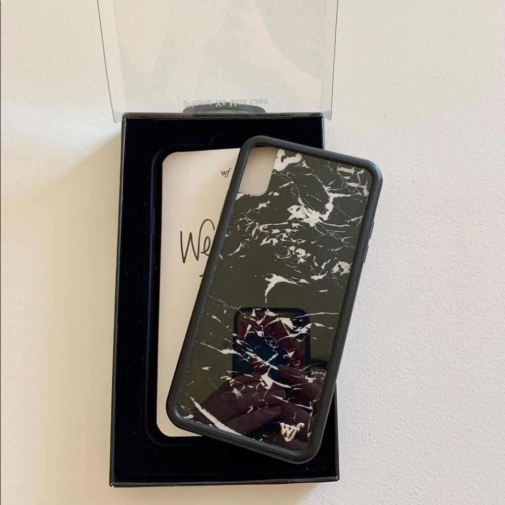 Black Marble Wildflower Case